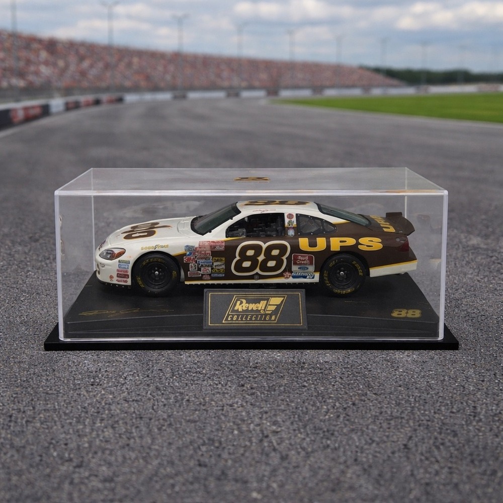 Revell Dale Jarrett #88 UPS 2001 Ford Taurus 1:24 Diecast Car‎ with Case COA